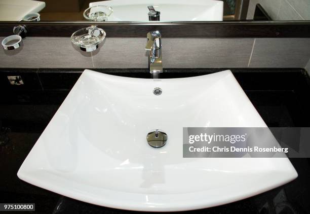 sink. - sink plug stock pictures, royalty-free photos & images