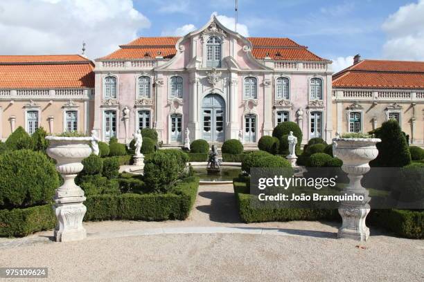 queluz national palace - queluz stockfoto's en -beelden