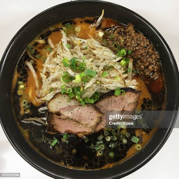 japanese ramen - noodle bar stock-fotos und bilder