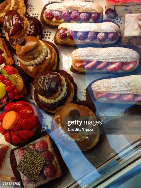 pastries desserts at bakery window in paris - french boulangerie stock pictures, royalty-free photos & images
