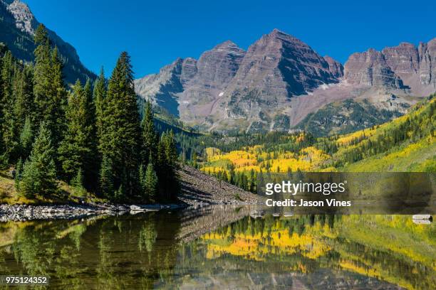 maroon bells with white river national forest, aspen, colorado, usa - white river national forest stock pictures, royalty-free photos & images