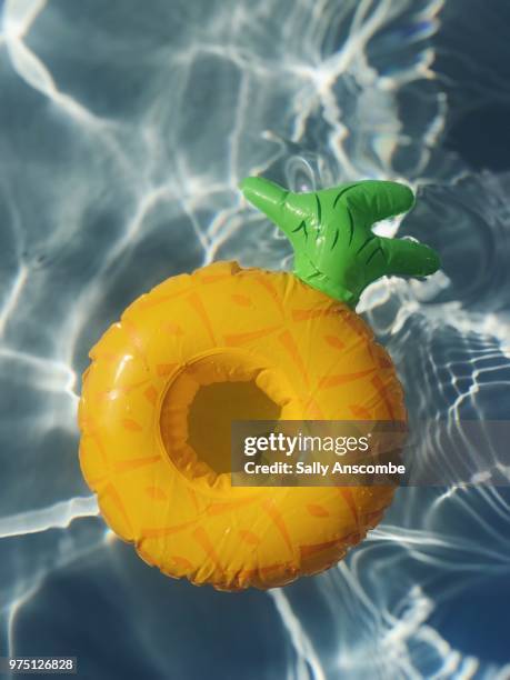 inflatables in a paddling pool - sally anscombe stock-fotos und bilder