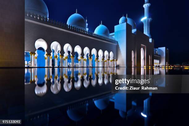 sheikh zayed grand mosque at night, abu dhabi, united arab emirates - ziaur rahman 個照片及圖片檔