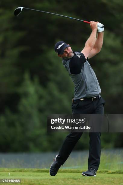 Paul Waring of England plays his shot from the sixth tee during the second round of the 2018 U.S. Open at Shinnecock Hills Golf Club on June 15, 2018...