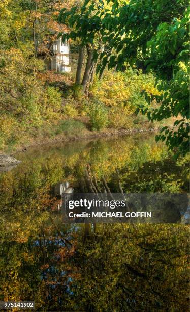 reflections on the wallkill - goffin fotografías e imágenes de stock