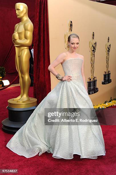 Actress Amanda Seyfried arrives at the 82nd Annual Academy Awards held at Kodak Theatre on March 7, 2010 in Hollywood, California.