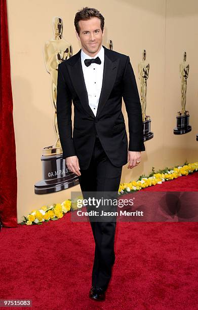 Actor Ryan Reynolds arrives at the 82nd Annual Academy Awards held at Kodak Theatre on March 7, 2010 in Hollywood, California.