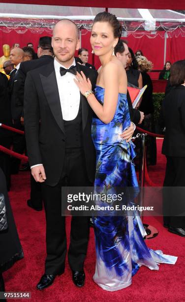 Actors Peter Sarsgaard and Maggie Gyllenhaal arrive at the 82nd Annual Academy Awards held at Kodak Theatre on March 7, 2010 in Hollywood, California.