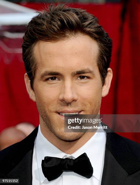 Actor Ryan Reynolds arrives at the 82nd Annual Academy Awards held at Kodak Theatre on March 7, 2010 in Hollywood, California.