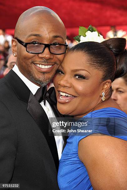 Actress Mo'Nique and husband Sidney Hicks arrives at the 82nd Annual Academy Awards held at Kodak Theatre on March 7, 2010 in Hollywood, California.