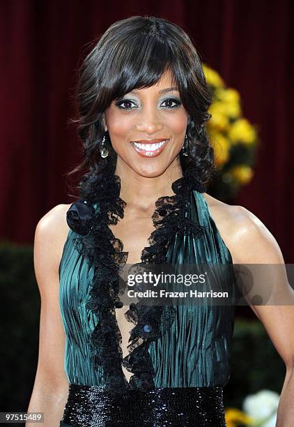 Personality Shaun Robinson arrives at the 82nd Annual Academy Awards held at Kodak Theatre on March 7, 2010 in Hollywood, California.