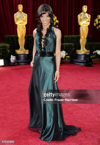 Personality Shaun Robinson arrives at the 82nd Annual Academy Awards held at Kodak Theatre on March 7, 2010 in Hollywood, California.