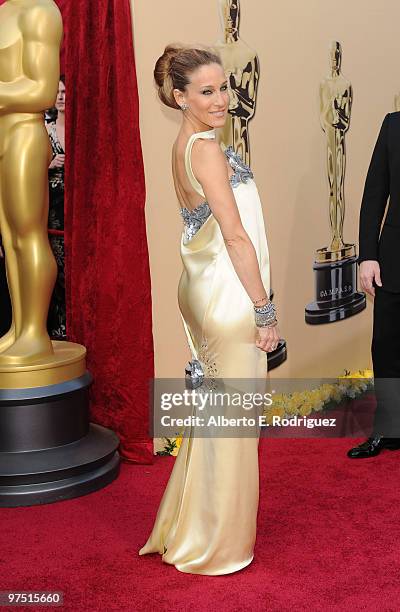 Actress Sarah Jessica Parker arrives at the 82nd Annual Academy Awards held at Kodak Theatre on March 7, 2010 in Hollywood, California.