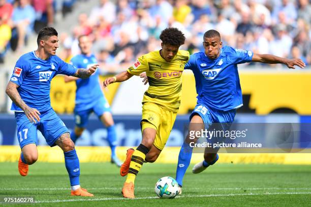 May 2018, Germany, Sinsheim: Soccer, German Bundesliga, TSG 1899 Hoffenheim vs Borussia Dortmund at the Rhein-Neckar-Arena. Dortmund's Jadon Sancho...
