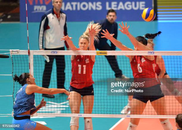 And TETORI DIXON of USA in action during FIVB Volleyball Nations League match between Argentina and USA at the stadium of The Technological...