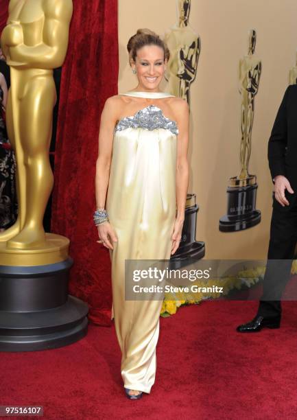 Actress Sarah Jessica Parker arrives at the 82nd Annual Academy Awards held at the Kodak Theatre on March 7, 2010 in Hollywood, California.