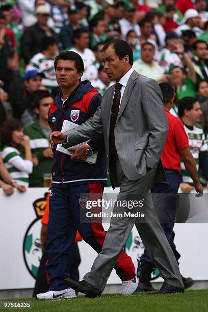 Head Coach Jose Guadalupe Cruz of Atlante reacts during their match against Santos as part of the 2010 Bicentenary Tournament in the Mexican Football...