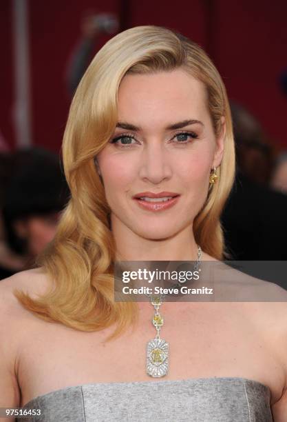 Actress Kate Winslet arrives at the 82nd Annual Academy Awards held at the Kodak Theatre on March 7, 2010 in Hollywood, California.