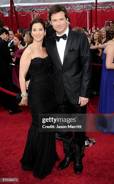 Actor Jason Bateman and wife Amanda Anka arrive at the 82nd Annual Academy Awards held at Kodak Theatre on March 7, 2010 in Hollywood, California.