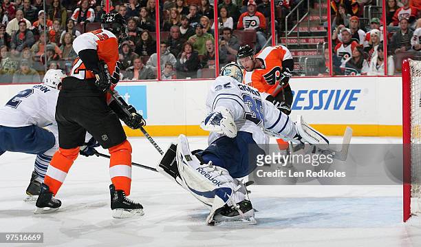 Jeff Carter of the Philadelphia Flyers scores a first period power-play goal, his 30th of the year, against Jean-Sebastien Giguere of the Toronto...