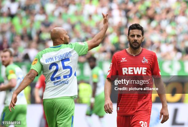 May 2018, Germany, Wolfsburg: Soccer: Bundesliga: VfL Wolfsburg vs 1. FC Cologne in the Volkswagen Arena. Wolfsburg's John Anthony Brooks raising his...