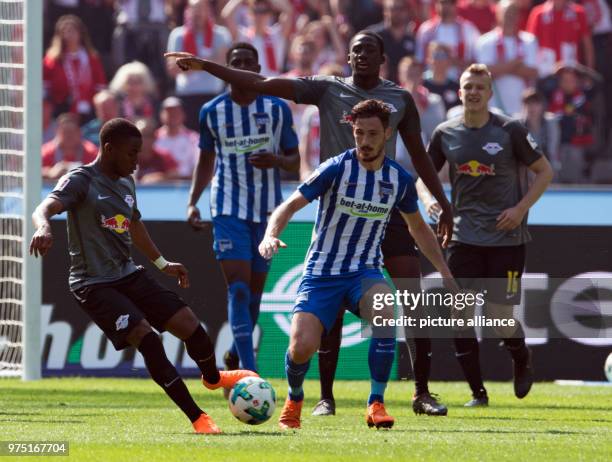 May 2018, Germany, Berlin: Soccer, German Bundesliga, Hertha BSC vs RB Leipzig at the Olympiastadion. Leipzig's Ademola Lookman and Hertha's Mathew...