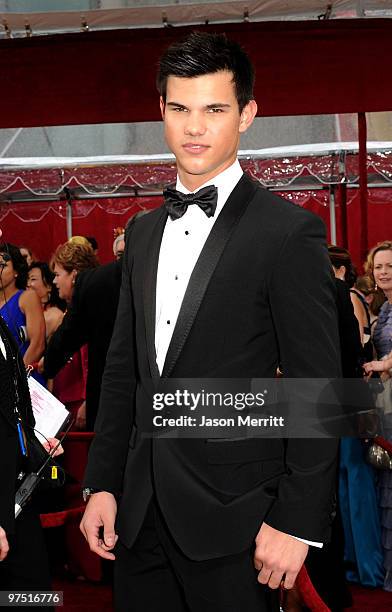 Actor Taylor Lautner arrives at the 82nd Annual Academy Awards held at Kodak Theatre on March 7, 2010 in Hollywood, California.