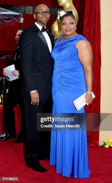 Actress Mo'Nique and husband Sidney Hicks arrives at the 82nd Annual Academy Awards held at Kodak Theatre on March 7, 2010 in Hollywood, California.