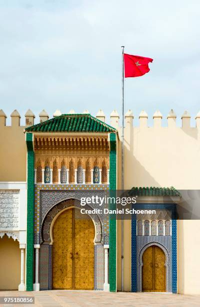 entrance to sultanate palace, dar-el-makhzen, fes, morocco - dar el makhzen stock pictures, royalty-free photos & images