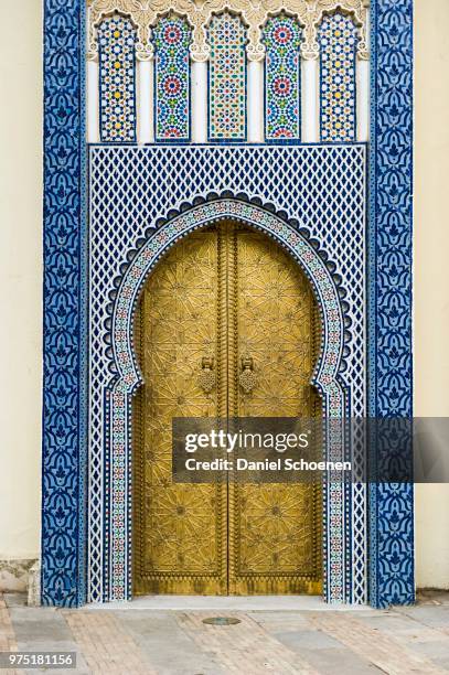 entrance to sultanate palace, dar-el-makhzen, fes, morocco - dar el makhzen stock pictures, royalty-free photos & images