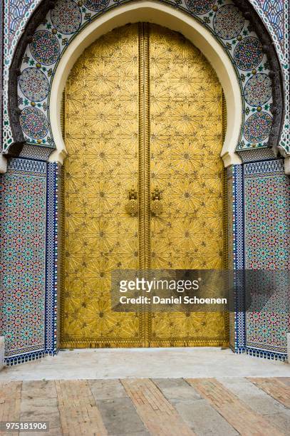 entrance to sultanate palace, dar-el-makhzen, fes, morocco - dar el makhzen stock pictures, royalty-free photos & images