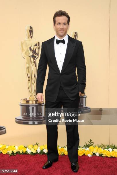 Actor Ryan Reynolds arrives at the 82nd Annual Academy Awards at the Kodak Theatre on March 7, 2010 in Hollywood, California.