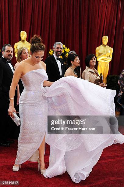 Singer Jennifer Lopez arrives at the 82nd Annual Academy Awards held at Kodak Theatre on March 7, 2010 in Hollywood, California.