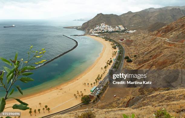 sandy beach of playa de las teresitas, san andres, la montanita, tenerife, canary islands, spain - playa de las teresitas stock pictures, royalty-free photos & images