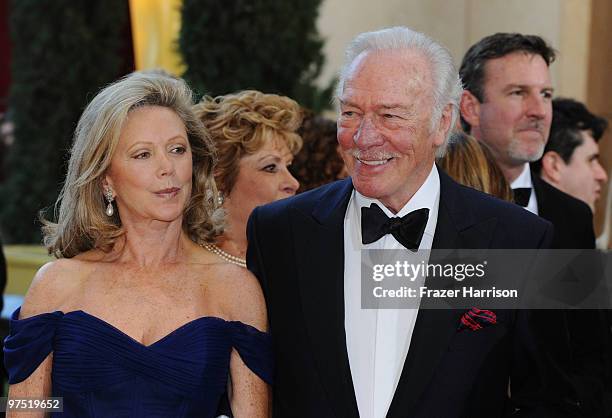 Actors Elaine Taylor and Christopher Plummer arrives at the 82nd Annual Academy Awards held at Kodak Theatre on March 7, 2010 in Hollywood,...