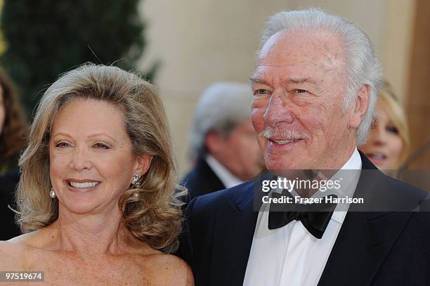Actors Elaine Taylor and Christopher Plummer arrives at the 82nd Annual Academy Awards held at Kodak Theatre on March 7, 2010 in Hollywood,...