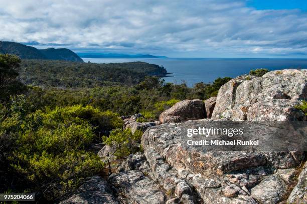 view from cape tourville across freycinet national park, tasmania - freycinet foto e immagini stock