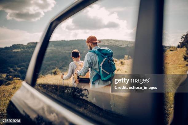 start position of our tour - family adventure imagens e fotografias de stock