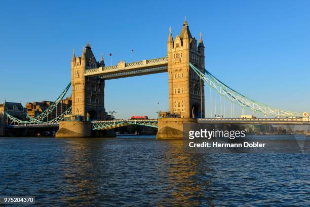 tower bridge, thames, london, england, united kingdom - bascule bridge stock pictures, royalty-free photos & images