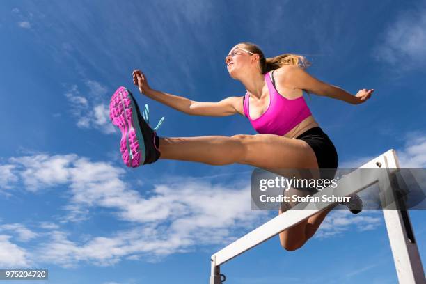 young woman, 18 years, hurdling - 20 24 years stock-fotos und bilder