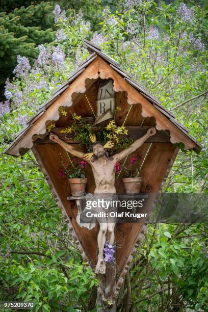 wayside shrine, crucifix, praegraten am grossvenediger, virgental valley, east tyrol, austria - osttirol stock pictures, royalty-free photos & images