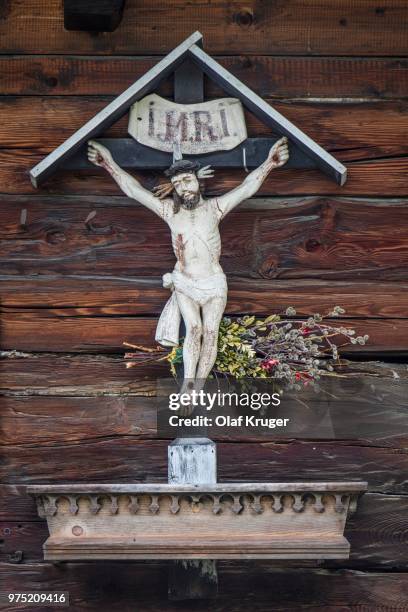 wayside shrine, crucifix, praegraten am grossvenediger, virgental valley, east tyrol, austria - osttirol stock pictures, royalty-free photos & images