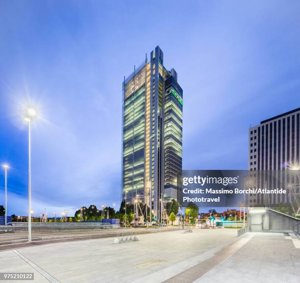 view of grattacielo intesa sanpaolo - turijn stockfoto's en -beelden