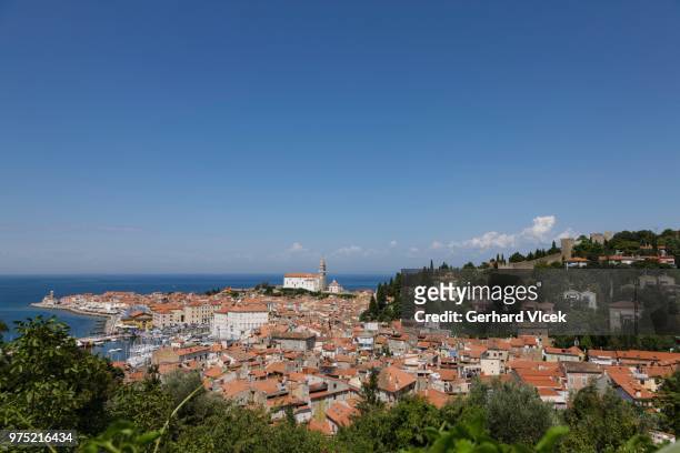 cityscape with lighthouse and cathedral of st. george, piran, istria, slovenian littoral, slovenia - littoral - fotografias e filmes do acervo