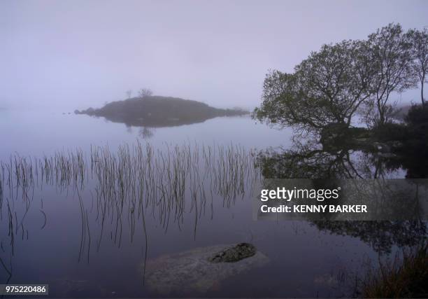 lochan na h-achlaise - lochan na h'achlaise stock pictures, royalty-free photos & images