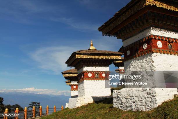 dochula pass chortens, bhutan - dochula pass stock pictures, royalty-free photos & images