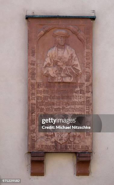 commemorative plaque to tilman riemenschneider, wuerzburg, lower franconia, bavaria, germany - michael riemenschneider stock pictures, royalty-free photos & images
