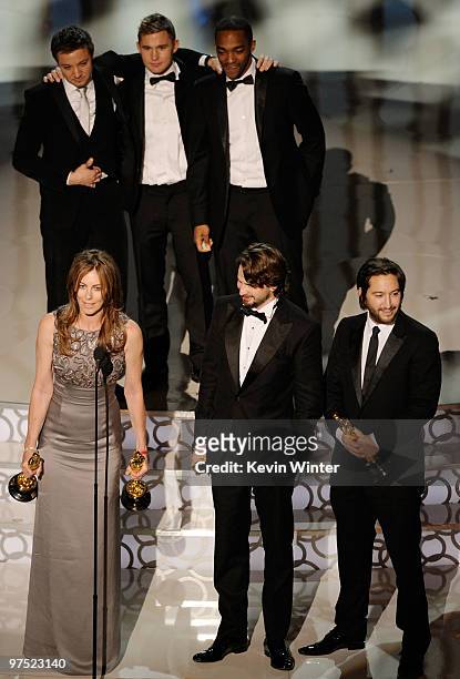 Director Kathryn Bigelow, screenwriter Mark Boal and producer Greg Shapiro, and actors Jeremy Renner, Brian Geraghty and Anthony Mackie accept Best...