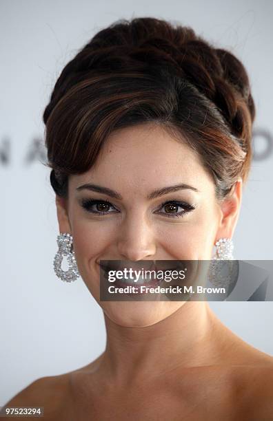 Actress Kelly Brook arrives at the 18th annual Elton John AIDS Foundation Oscar Party held at Pacific Design Center on March 7, 2010 in West...