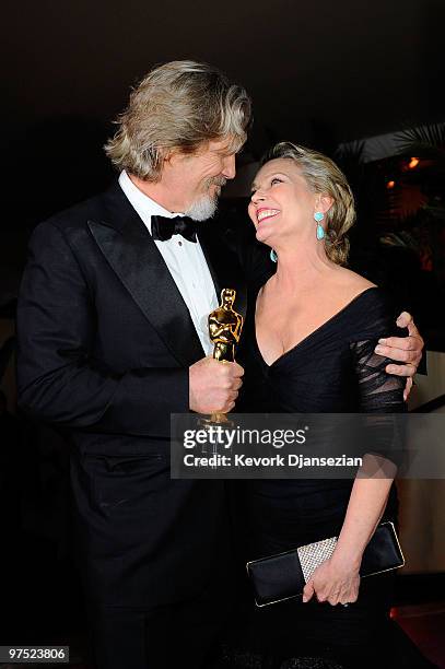 Actor Jeff Bridges, winner of Best Actor award for "Crazy Heart," and wife Susan Geston attends the 82nd Annual Academy Awards Governor's Ball held...